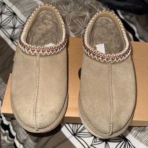 Green Tasman Ugg size 6